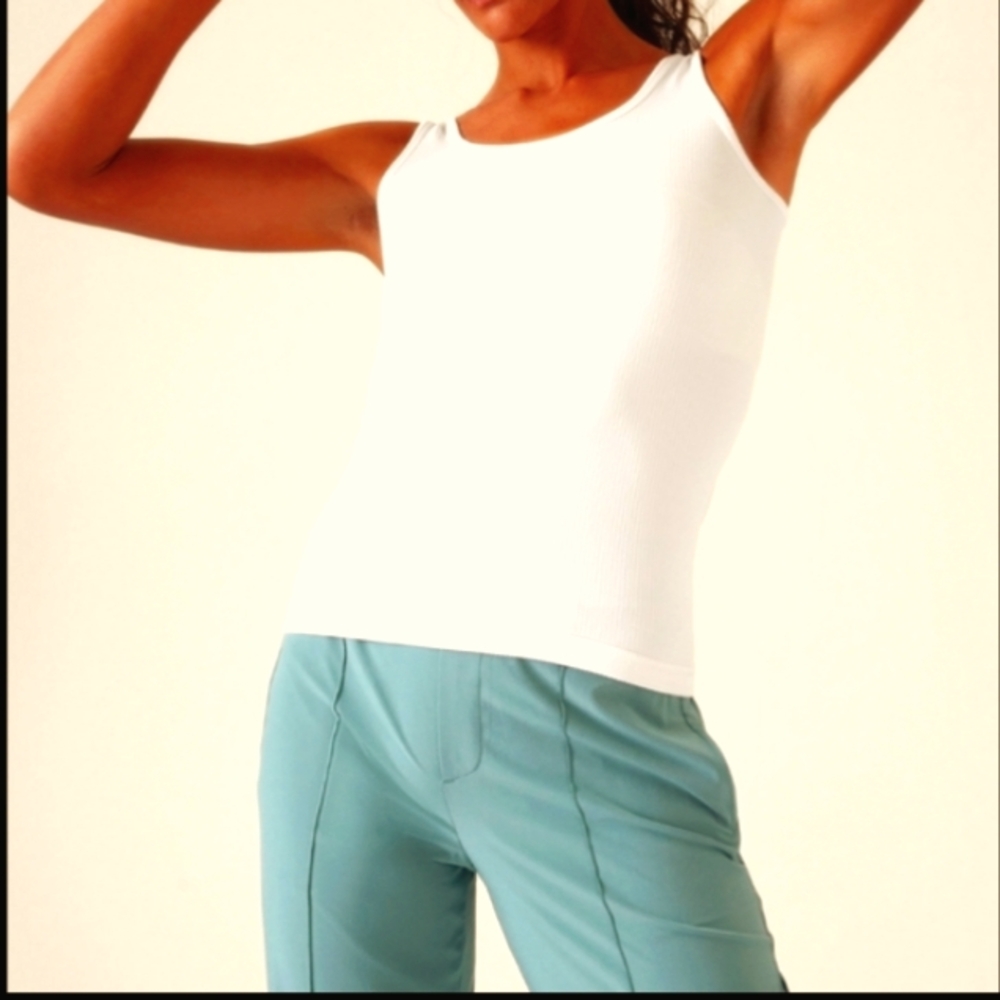 NWT Renew Seamless Scoop Tank white small
